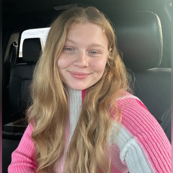 Meet your Posher, Andrea - Picture 1 of 8